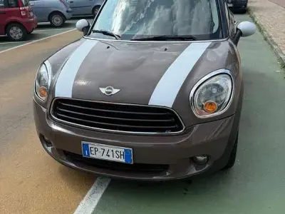 Usata Mini Cooper D Countryman 111 CV (81 kW) 2011 Marrone SUV
