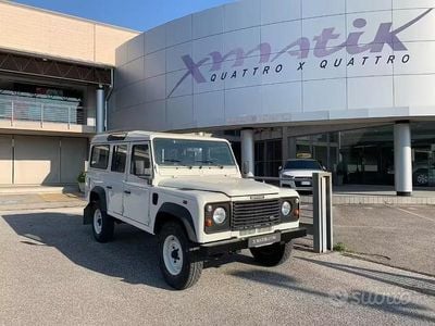 Usata Land Rover Defender 122 CV (89 kW) 2004 Bianco pastello SUV