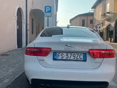 Usata Jaguar XE 179 CV (131 kW) 2018 Bianco Berlina