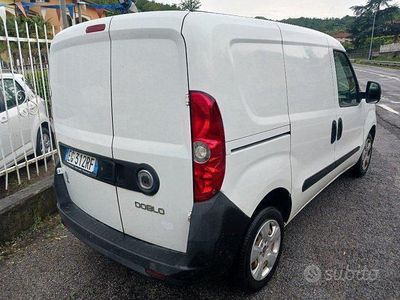 Usata Fiat Doblò 85 CV (62 kW) 2011 Bianco Monovolume
