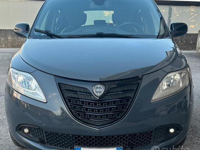 Usata Lancia Ypsilon 69 CV (50 kW) 2015 Grigio Utilitaria