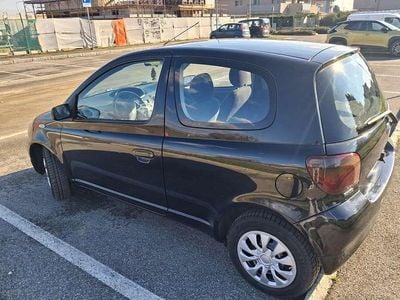 Usata Toyota Yaris 75 CV (55 kW) 2002 Nero Berlina