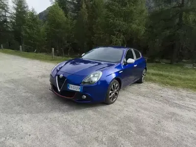 Usata Alfa Romeo Giulietta 120 CV (88 kW) 2017 Bluazzurro Utilitaria