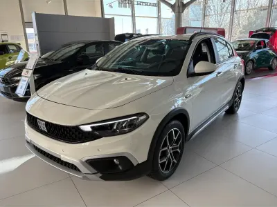 Nuova Fiat Tipo Cross 131 CV (96 kW) 2025 Bianco Berlina