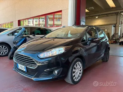 Usata Ford Fiesta 70 CV (51 kW) 2011 Bluazzurro Berlina