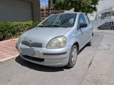 Second-hand Toyota Yaris 68 CP (50 kW) 1999 Gri Berlinǎ