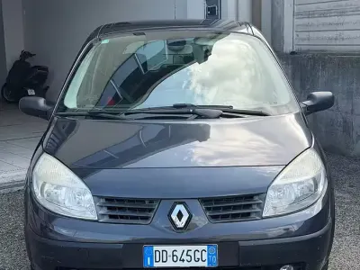 Usata Renault Scénic II 111 CV (81 kW) 2006 Bluazzurro Monovolume