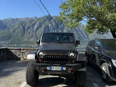 Usata Jeep Wrangler Sahara 177 CV (130 kW) 2012 Nero SUV