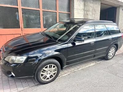 Usata Subaru Outback 165 CV (121 kW) 2004 Nero Station wagon
