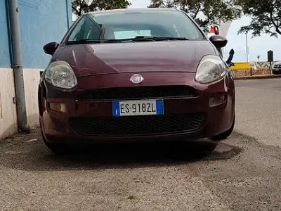 Usata Fiat Grande Punto 75 CV (55 kW) 2014 Rosso Utilitaria