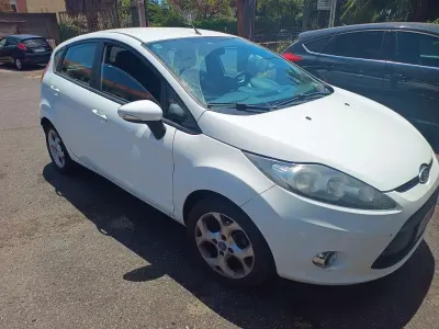 Usata Ford Fiesta Business Edition 70 CV (51 kW) 2011 Bianco Berlina