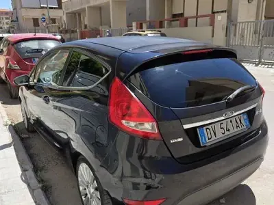 Usata Ford Fiesta 68 CV (50 kW) 2009 Nero Berlina