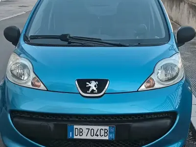Usata Peugeot 107 68 CV (50 kW) 2006 Bluazzurro Utilitaria