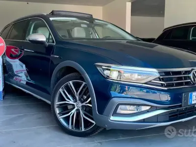 Usata VW Passat 240 CV (176 kW) 2020 Bluazzurro Station wagon