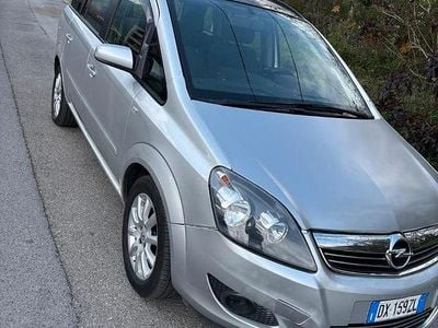 Usata Opel Zafira 97 CV (71 kW) 2009 Grigio Monovolume