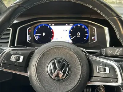 Usata VW Polo R-line 110 CV (80 kW) 2018 Bluazzurro Utilitaria