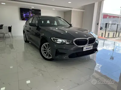 Usata BMW 318 Advantage 150 CV (110 kW) 2022 Grigio Station wagon