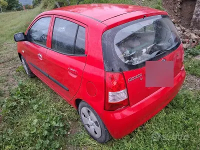 Usata Kia Picanto LX 61 CV (44 kW) 2006 Rosso Utilitaria