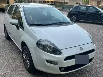 Usata Fiat Punto 77 CV (56 kW) 2012 Bianco Utilitaria
