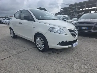 Usata Lancia Ypsilon Gold 69 CV (50 kW) 2015 Bianco Utilitaria