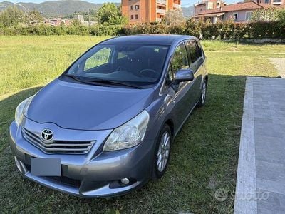 Usata Toyota Verso 126 CV (92 kW) 2010 Grigio Monovolume