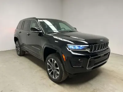 Usata Jeep Grand Cherokee Overland 272 CV (200 kW) 2023 Diamond black SUV