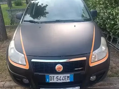 Usata Fiat Sedici 120 CV (88 kW) 2008 Nero SUV