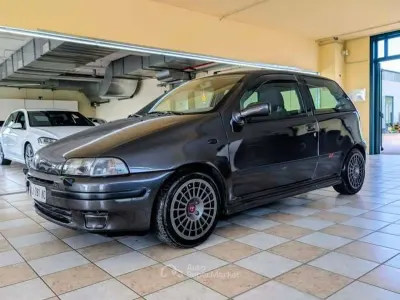 Usata Fiat Punto 133 CV (97 kW) 1995 Gray Berlina