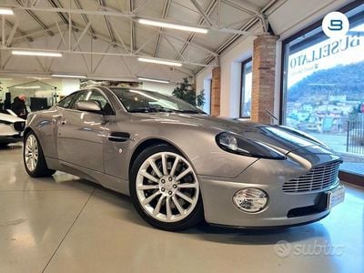 Usata Aston Martin Vanquish 466 CV (342 kW) 2003 Grigio Coupé