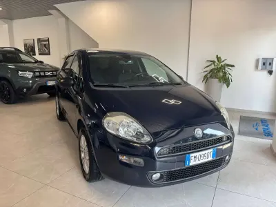 Usata Fiat Punto Lounge 69 CV (50 kW) 2018 Nero Utilitaria