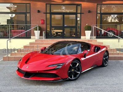 Usata Ferrari SF90 780 CV (573 kW) 2022 Rosso Coupé