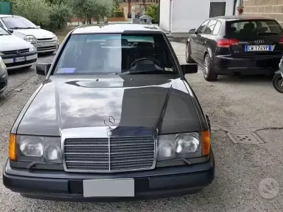 Usata Mercedes E200 1988 Grigio Berlina