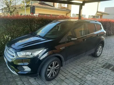 Usata Ford Kuga 120 CV (88 kW) 2018 Nero SUV