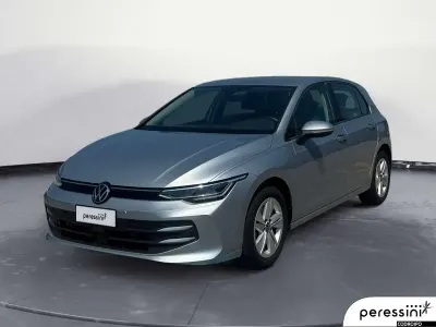 Usata VW Golf VIII Life 116 CV (85 kW) 2025 Dolomite silver metallizzato Berlina