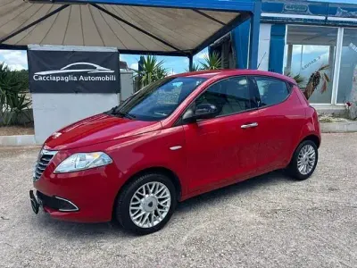 Usata Lancia Ypsilon Gold 95 CV (69 kW) 2014 Rosso Utilitaria