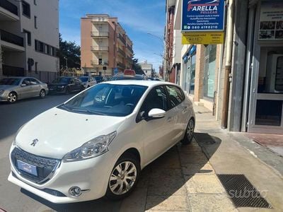 Usata Peugeot 208 Allure 95 CV (69 kW) 2015 Bianco Utilitaria