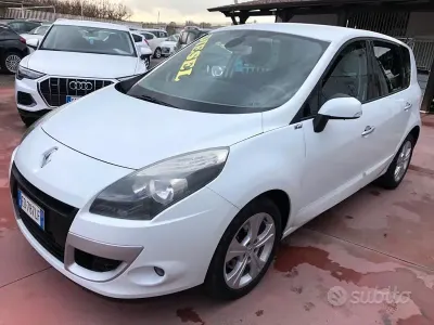 Käytetty Renault Scenic E-Tech 110 HP (80 kW) 2010 Valkoinen Tila-auto