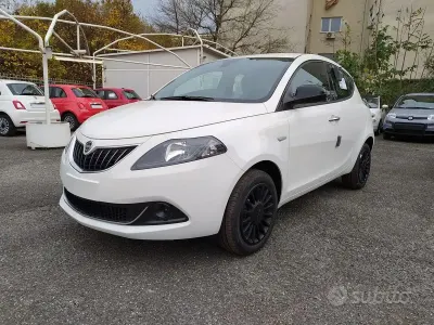 Usata Lancia Ypsilon Gold 69 CV (50 kW) 2022 Bianco Utilitaria