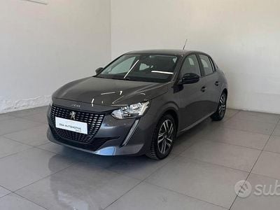 Usata Peugeot 208 Allure 101 CV (74 kW) 2023 Grigio Utilitaria