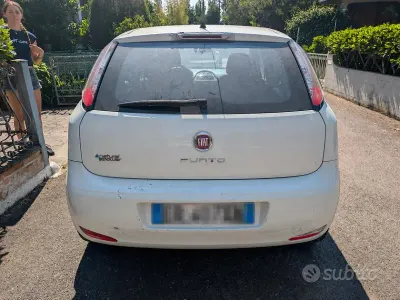 Usata Fiat Grande Punto 77 CV (56 kW) 2013 Bianco Utilitaria