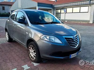 Usata Lancia Ypsilon Gold 86 CV (63 kW) 2013 Grigio Utilitaria