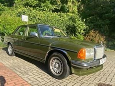 Occasion Mercedes E280 185 ch (136 kW) 1982 Vert Berline