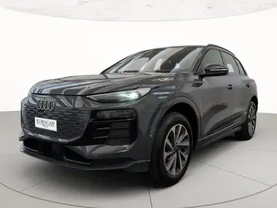 Begagnad Audi Q6 e-tron Business 239 kW (326 HK) 2025 Grå SUV