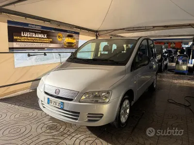 Käytetty Fiat Multipla Dynamic 103 HP (75 kW) 2009 Harmaa Tila-auto