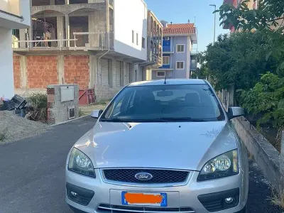 Usata Ford Focus 90 CV (66 kW) 2006 Grigio Berlina