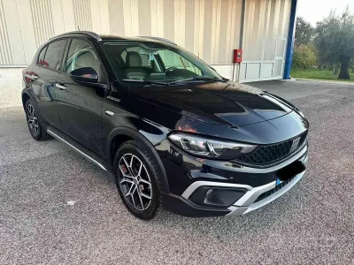 Occasion Fiat Tipo Cross 131 ch (96 kW) 2022 Noir Berline