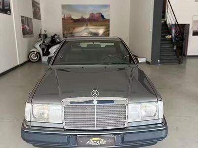 Usata Mercedes E320 220 CV (161 kW) 1992 Grigio Coupé