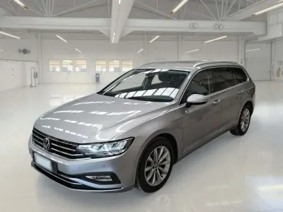 Usata VW Passat Business 150 CV (110 kW) 2022 Grigio Station wagon