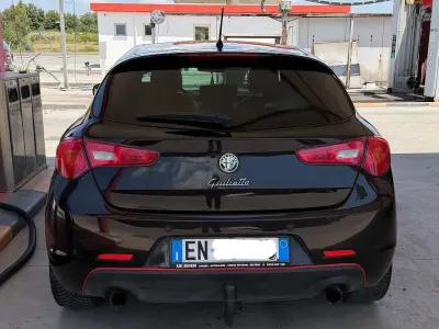 Usata Alfa Romeo Giulietta Distinctive 140 CV (102 kW) 2012 Nero Utilitaria