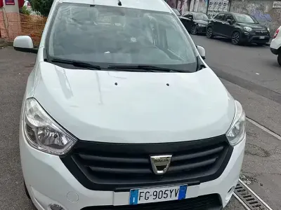 Gebraucht Dacia Dokker 102 PS (75 kW) 2017 Weiß Van / Kleinbus